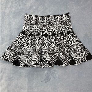 Black and White Patterned Pull on Flare Skirt
